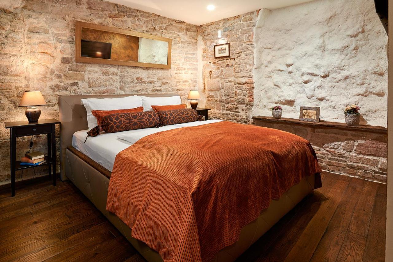 Rustic Apartments Sv Frane In The Old Town Шибеник Екстер'єр фото