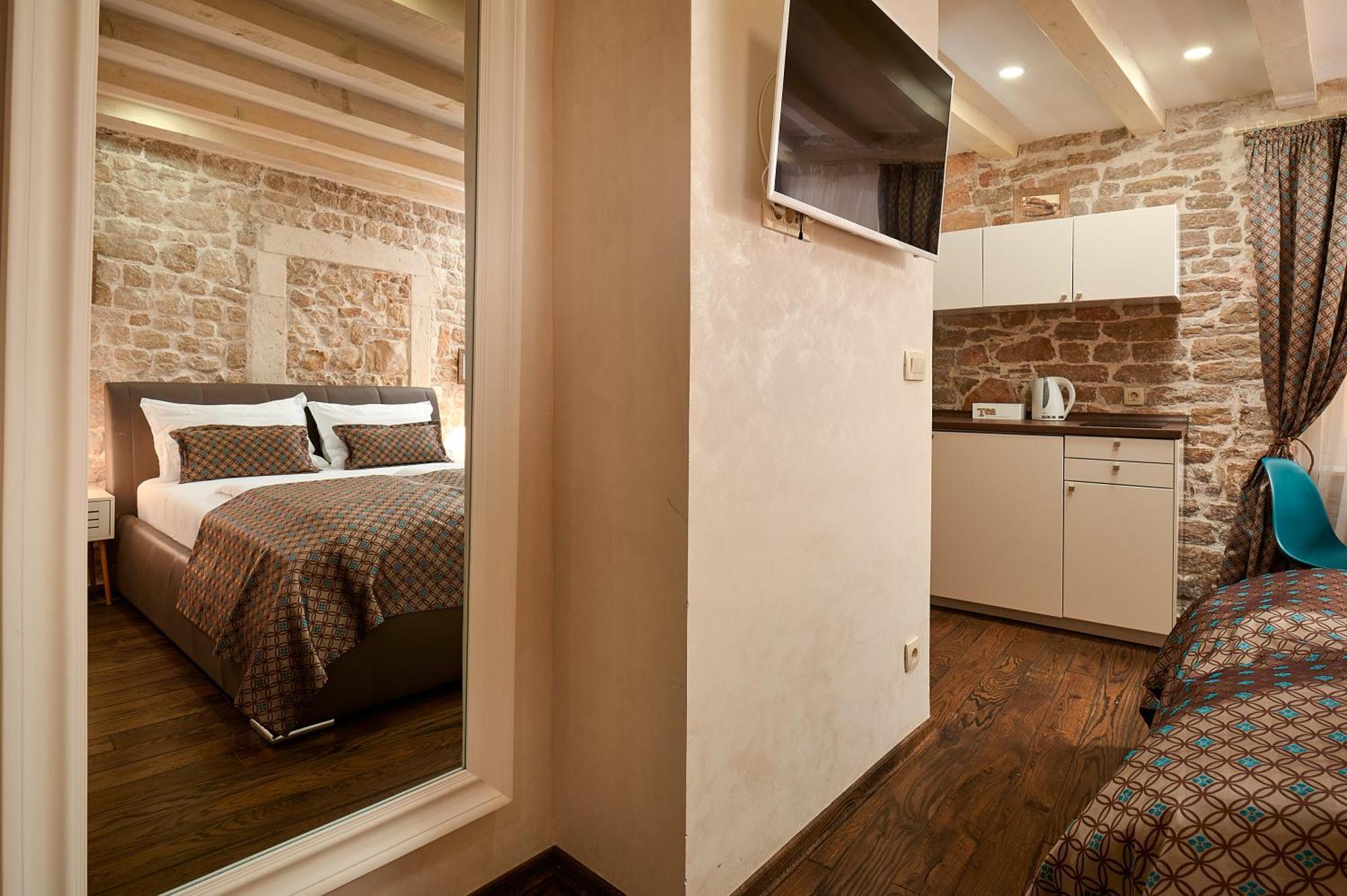 Rustic Apartments Sv Frane In The Old Town Шибеник Екстер'єр фото