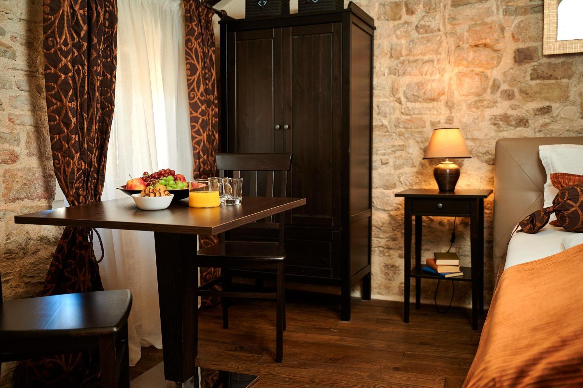 Rustic Apartments Sv Frane In The Old Town Шибеник Екстер'єр фото