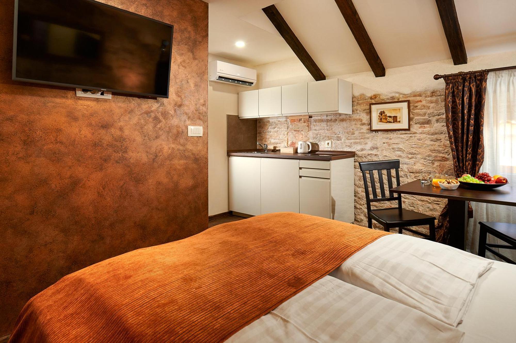 Rustic Apartments Sv Frane In The Old Town Шибеник Екстер'єр фото