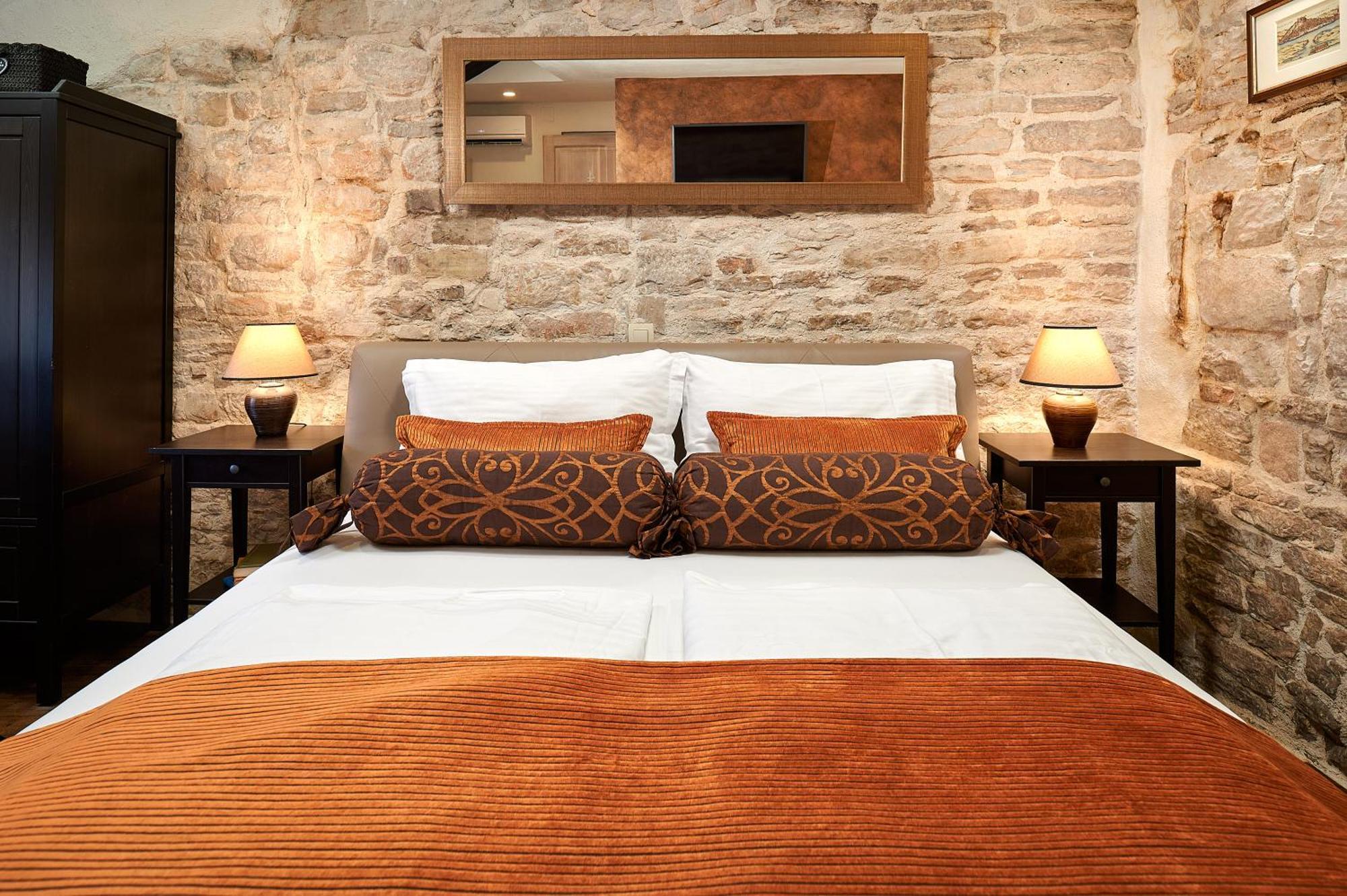 Rustic Apartments Sv Frane In The Old Town Шибеник Екстер'єр фото