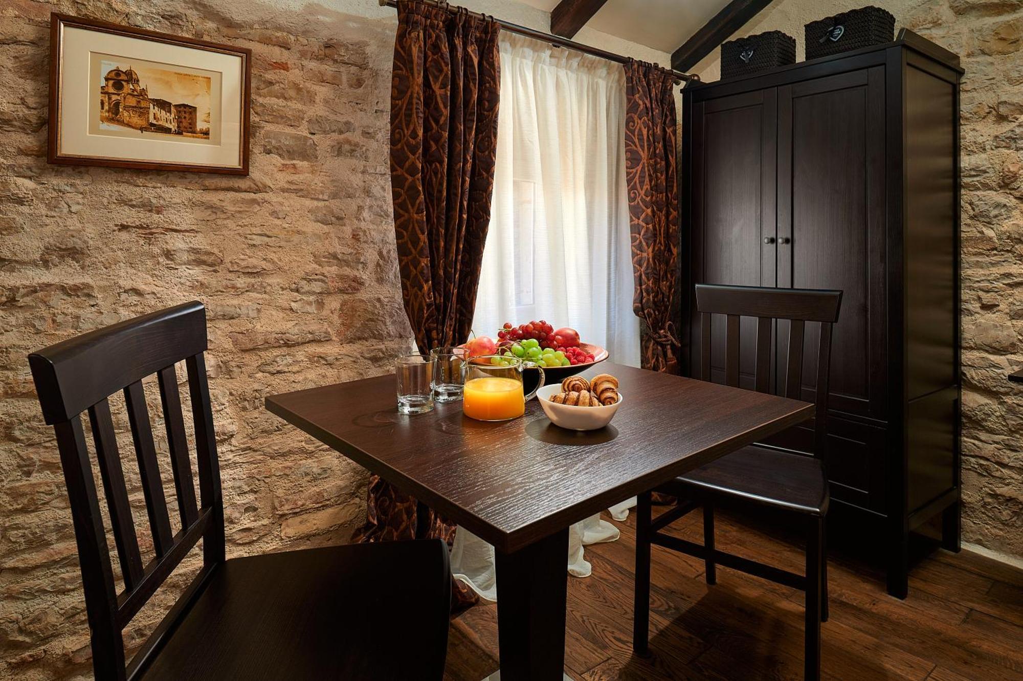 Rustic Apartments Sv Frane In The Old Town Шибеник Екстер'єр фото