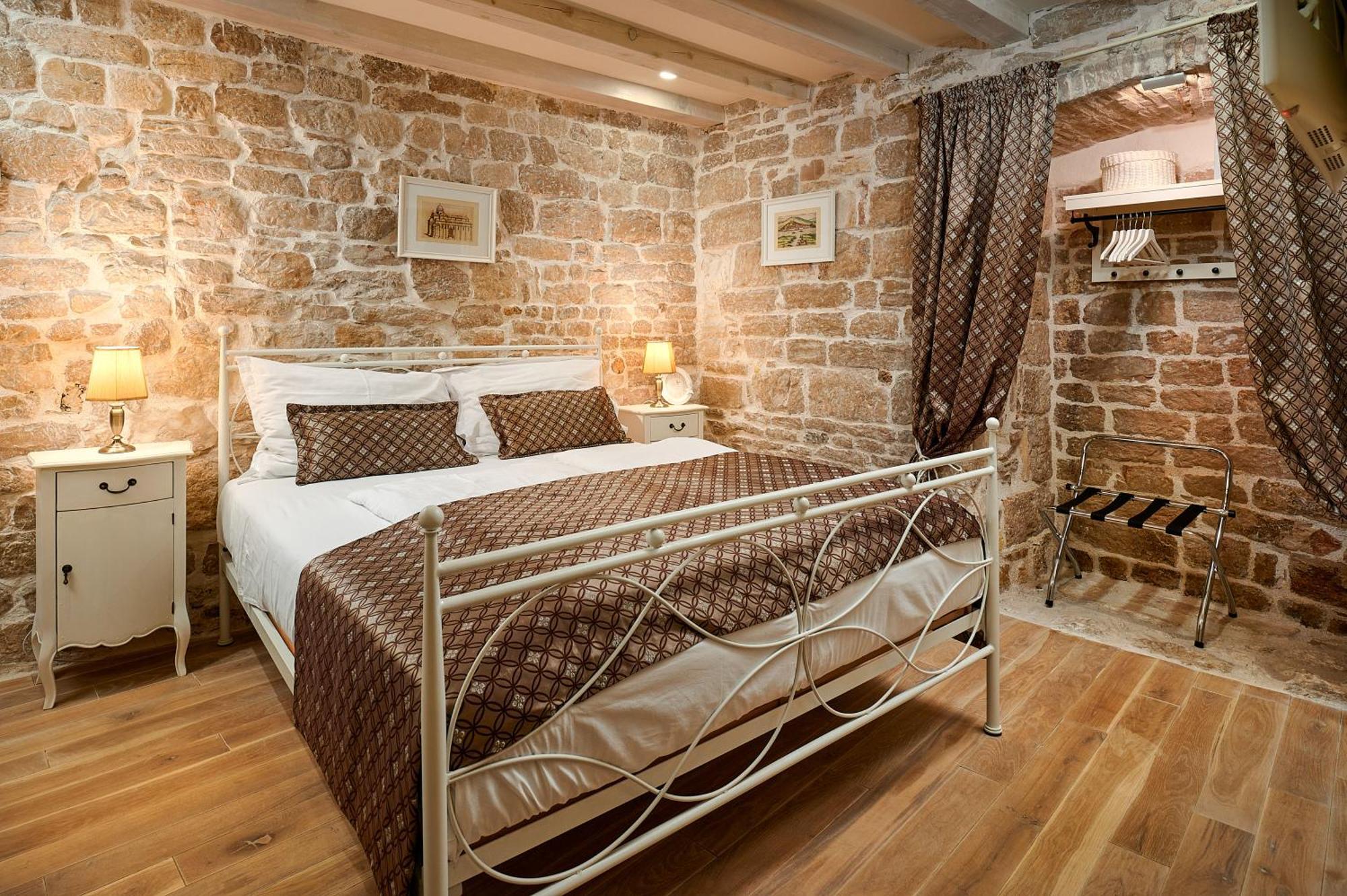 Rustic Apartments Sv Frane In The Old Town Шибеник Екстер'єр фото